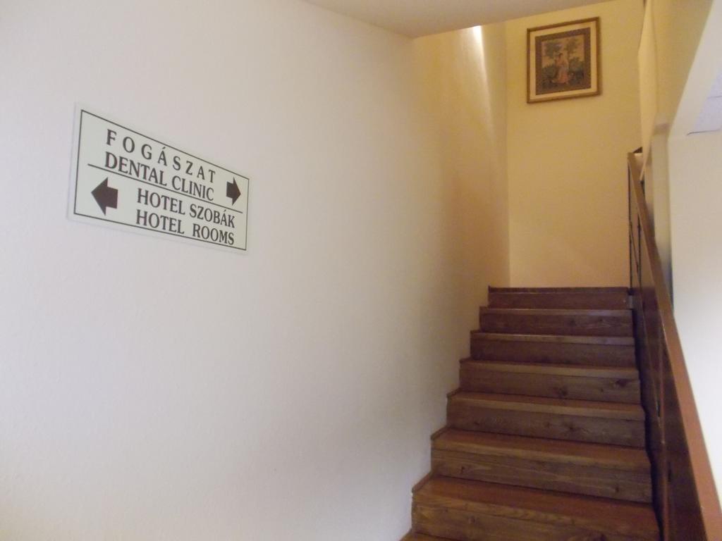 Hotel Central King Budapest Luaran gambar